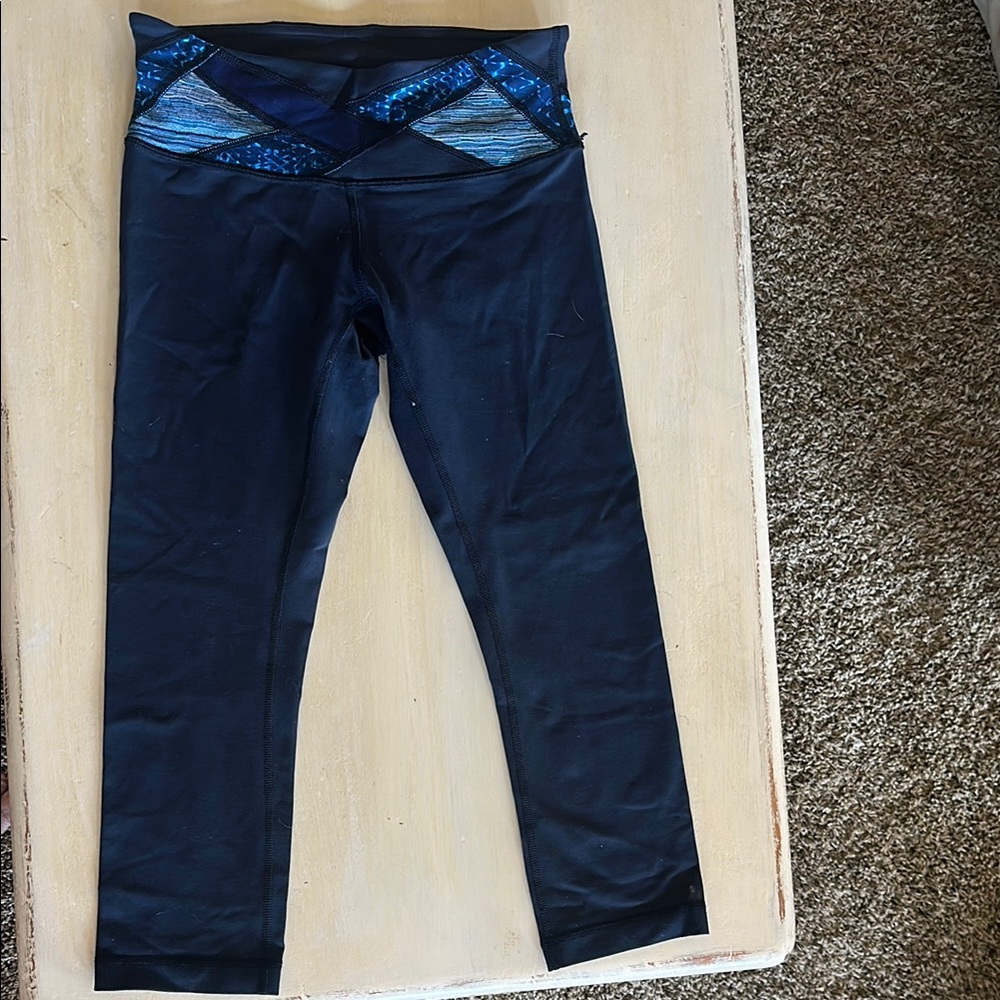Lululemon ladies  Black and Blue Leggings sz 6